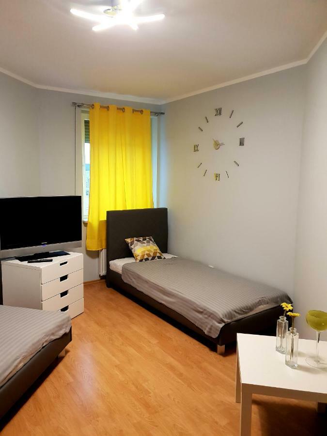 Апартаменти Apartament Szafir Зелена Гура Екстер'єр фото